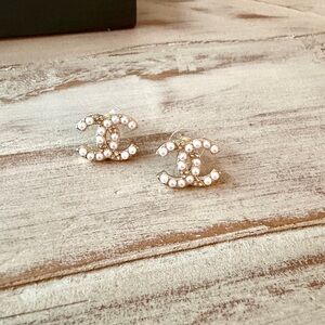 CHANEL Pearl Stud Gold CC Earrings